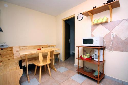 Apartments With A Parking Space Barbat (rab) - 4988