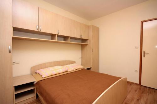 Apartments With A Parking Space Kampor (rab) - 5018