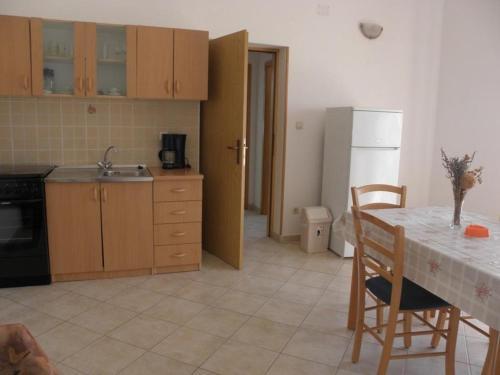 Apartments With A Parking Space Barbat (rab) - 14390