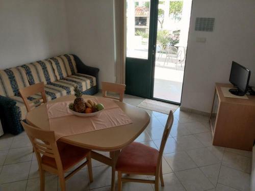 Apartments And Rooms With A Swimming Pool Kampor (rab) - 12773