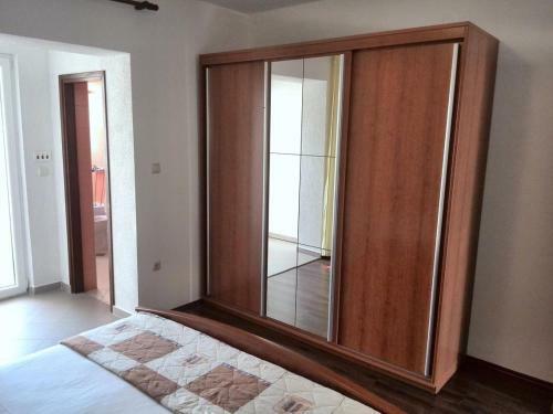 Apartments And Rooms With A Swimming Pool Kampor (rab) - 12773
