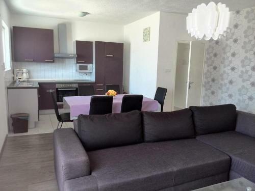 Apartments And Rooms With A Swimming Pool Kampor (rab) - 12773