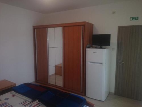 Apartments And Rooms With A Swimming Pool Kampor (rab) - 12773