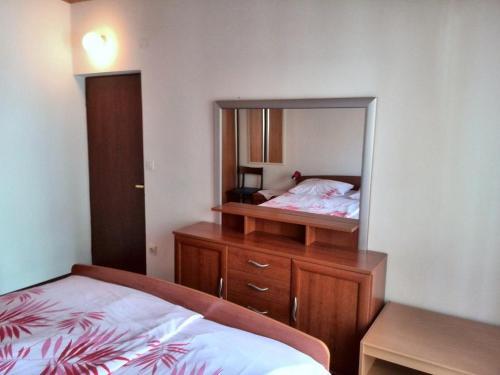 Apartments And Rooms With A Swimming Pool Kampor (rab) - 12773