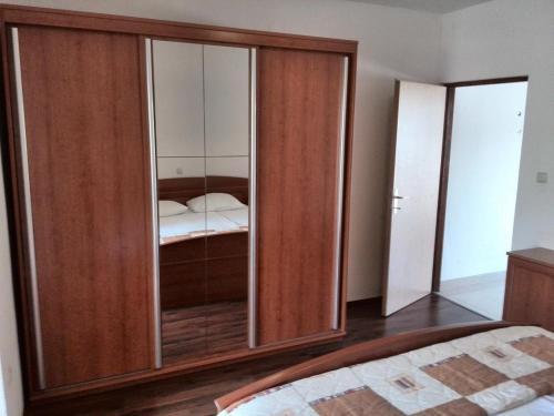 Apartments And Rooms With A Swimming Pool Kampor (rab) - 12773