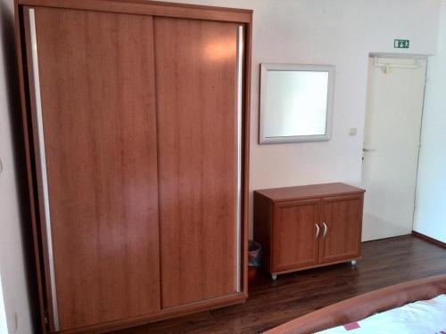 Apartments And Rooms With A Swimming Pool Kampor (rab) - 12773