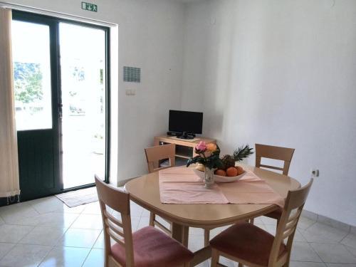 Apartments And Rooms With A Swimming Pool Kampor (rab) - 12773