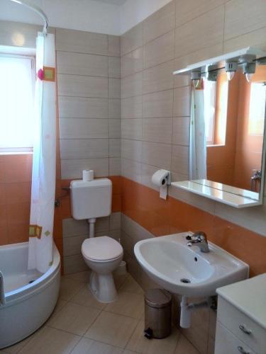 Apartments And Rooms With A Swimming Pool Kampor (rab) - 12773