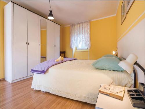 Two-bedroom Holiday Home In Rakalj