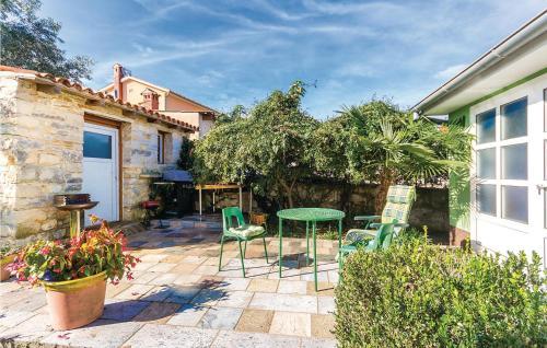 Two-bedroom Holiday Home In Rakalj