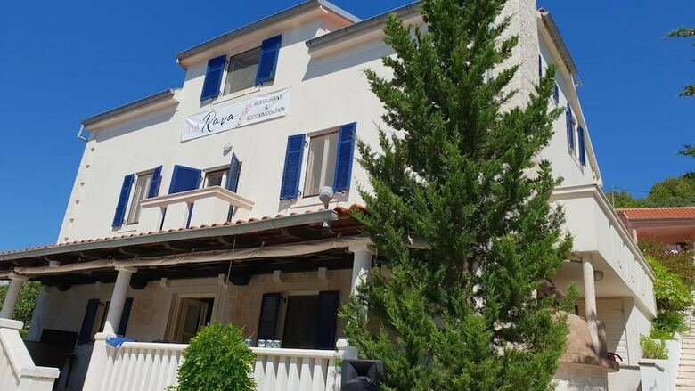 Hostal Villa Rava Residence & Restaurant