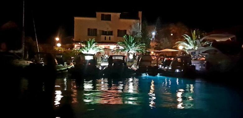 Hostal Villa Rava Residence & Restaurant