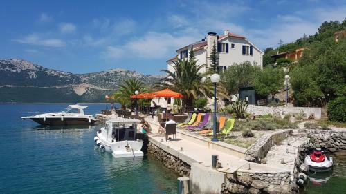 Hostal Double Room Rava 15880c