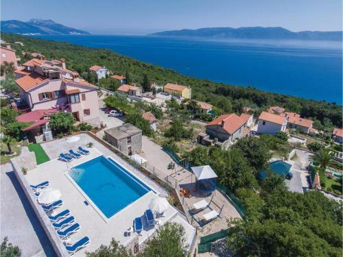 One-bedroom Apartment In Labin