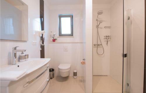 Three-bedroom Holiday Home In Razanj