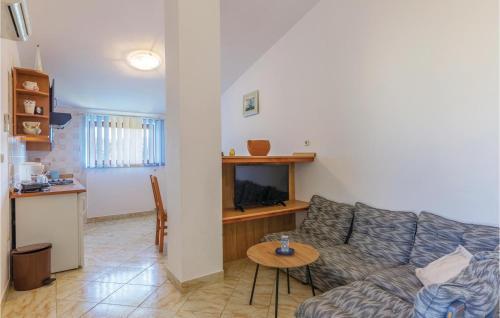 Two-bedroom Apartment In Barban-rebici
