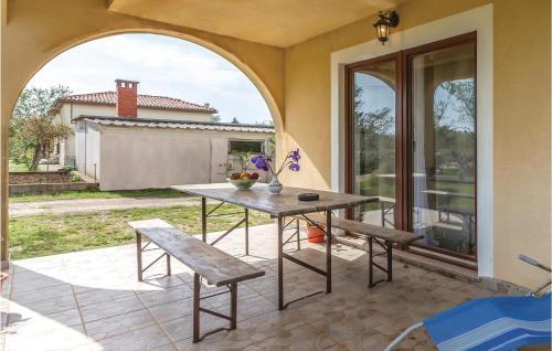 Two-bedroom Apartment In Barban-rebici