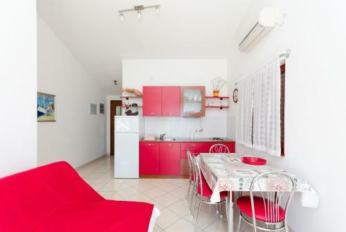 Apartments Mladen