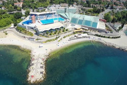 Apartments With A Parking Space Rijeka - 15932
