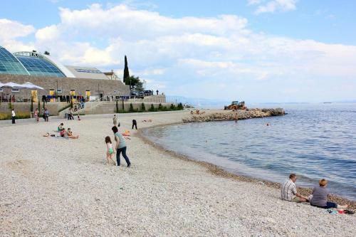 Apartments With A Parking Space Rijeka - 15932