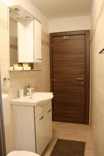 Apartments With Wifi Rijeka - 16026