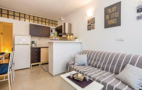 Apartments With A Parking Space Rijeka - 13976