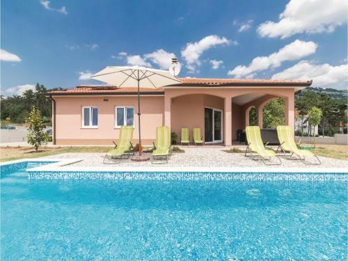 Three-bedroom Holiday Home In Roc