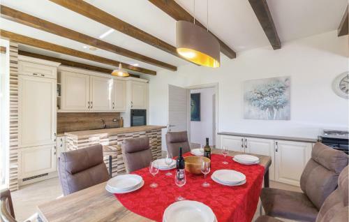 Three-bedroom Holiday Home In Roc