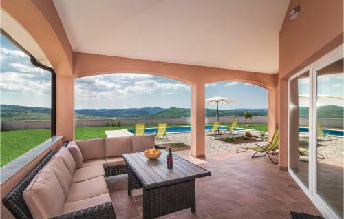 Three-bedroom Holiday Home In Roc