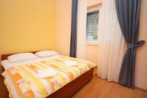 Apartment Rogoznica 3200b