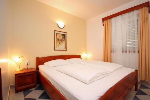 Apartment Rogoznica 3197a