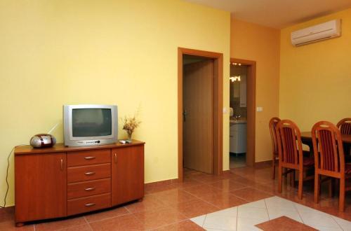Apartment Rogoznica 3199a