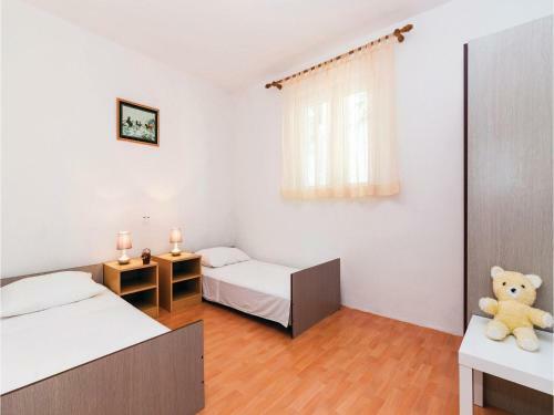 Three-bedroom Apartment In Rovanjska