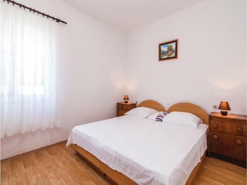 Three-bedroom Apartment In Rovanjska