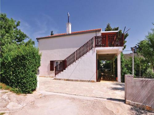 Three-bedroom Apartment In Rovanjska