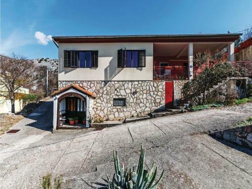 Three-bedroom Apartment In Modric