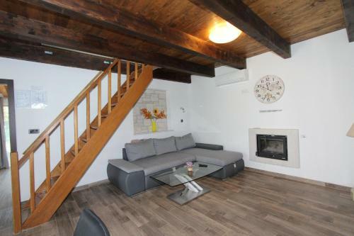 Holiday House Cuvi