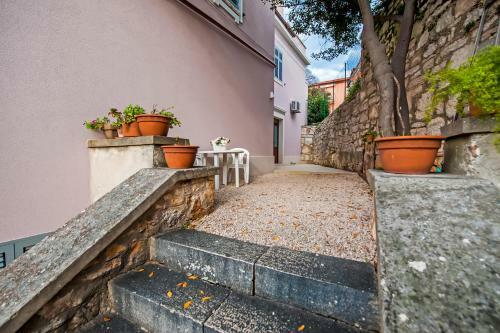 Peaceful Garden Apartment