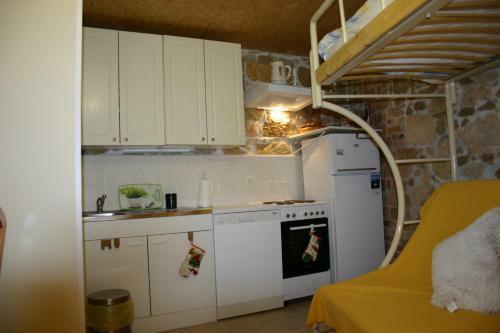 Hostal Studio Apartment La Maison De Catherine