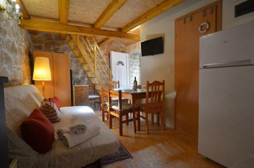 Hostal Studio Apartment La Maison De Catherine