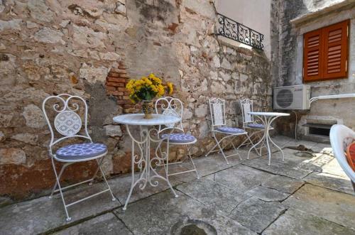 Hostal Studio Apartment La Maison De Catherine