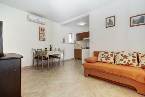 Hostal Mima House With Apartments