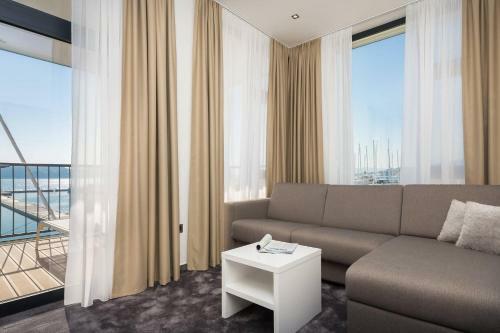 Marina Baoti? Apartments
