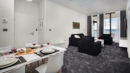 Marina Baoti? Apartments