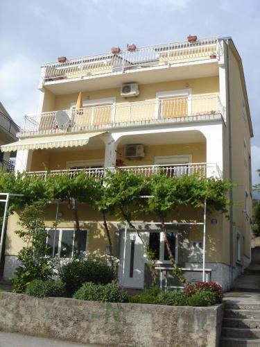 Apartment In Selce 5879