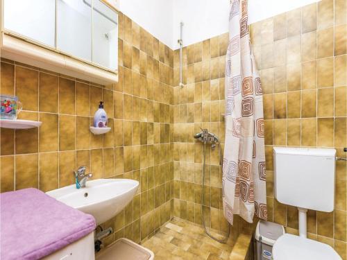 Six-bedroom Holiday Home In Selce