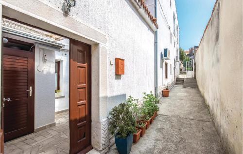 Six-bedroom Holiday Home In Selce