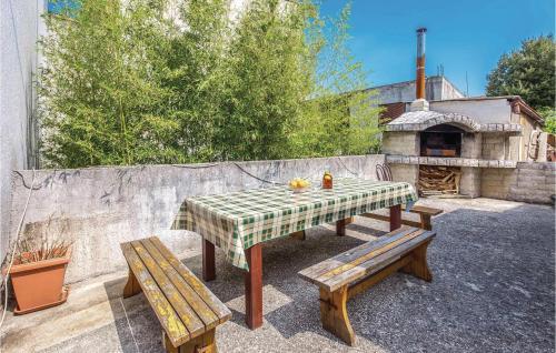 Six-bedroom Holiday Home In Selce
