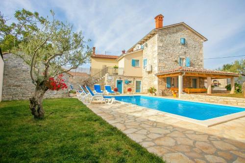 Pets Friendly, Fully Fenced Villa Angela With Pool