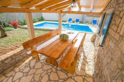 Pets Friendly, Fully Fenced Villa Angela With Pool